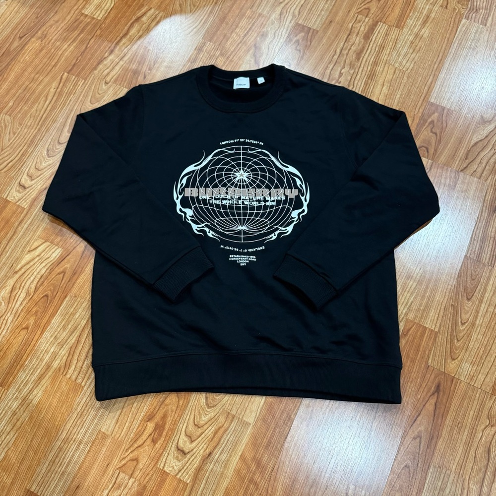BURBERRY
Black Globe Graphic Sweatshirt